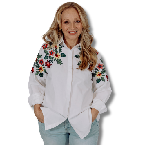 Kirsten Hieble-Fritz Ortsvorsitzende FW-ÜWG Bad Aibling, 2. Bürgermeisterin Bad Aibling und Bürgermeisterkandidatin 2026  blickt in die Kamera 